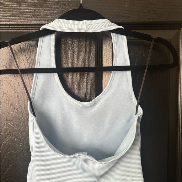 ‼️Price Drop‼️End of Summer Sale‼️ H&M Light Blue Ribbed Halter Crop Top S - Picture 4 of 5